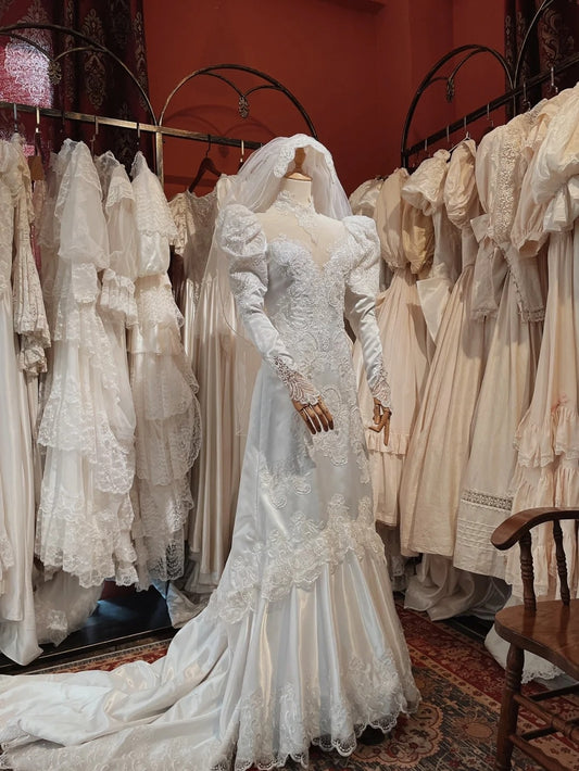 Retro Wedding Dress High Collar Long Sleeves Wedding Dresses   D4365