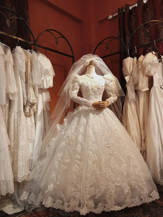 Vintage Wedding Dress Crew Neck Long Sleeves Ruffle Wedding Dresses   D4366