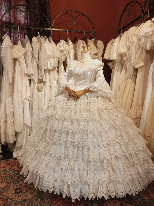 Vintage Wedding Dress Crew Neck Tiered Wedding Dress  D4369