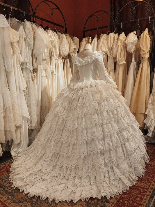 Vintage Wedding Dress Crew Neck Tiered Wedding Dress  D4369