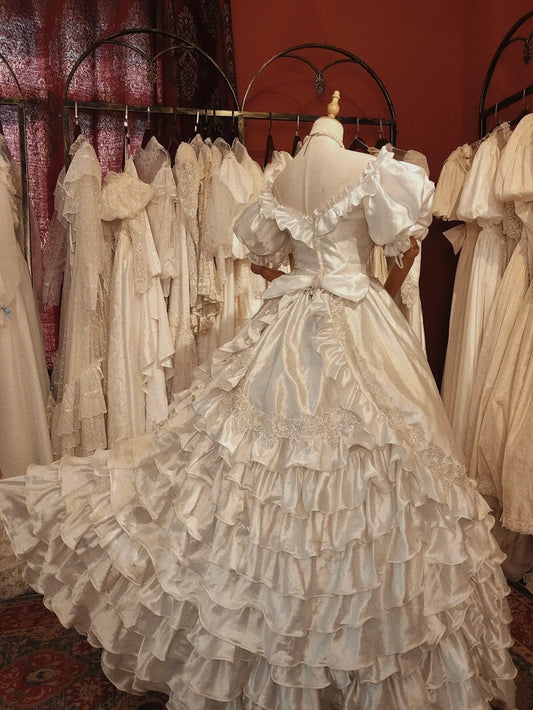 Retro Wedding Dress V-neck Pleated Tiered Wedding Dress  D4372