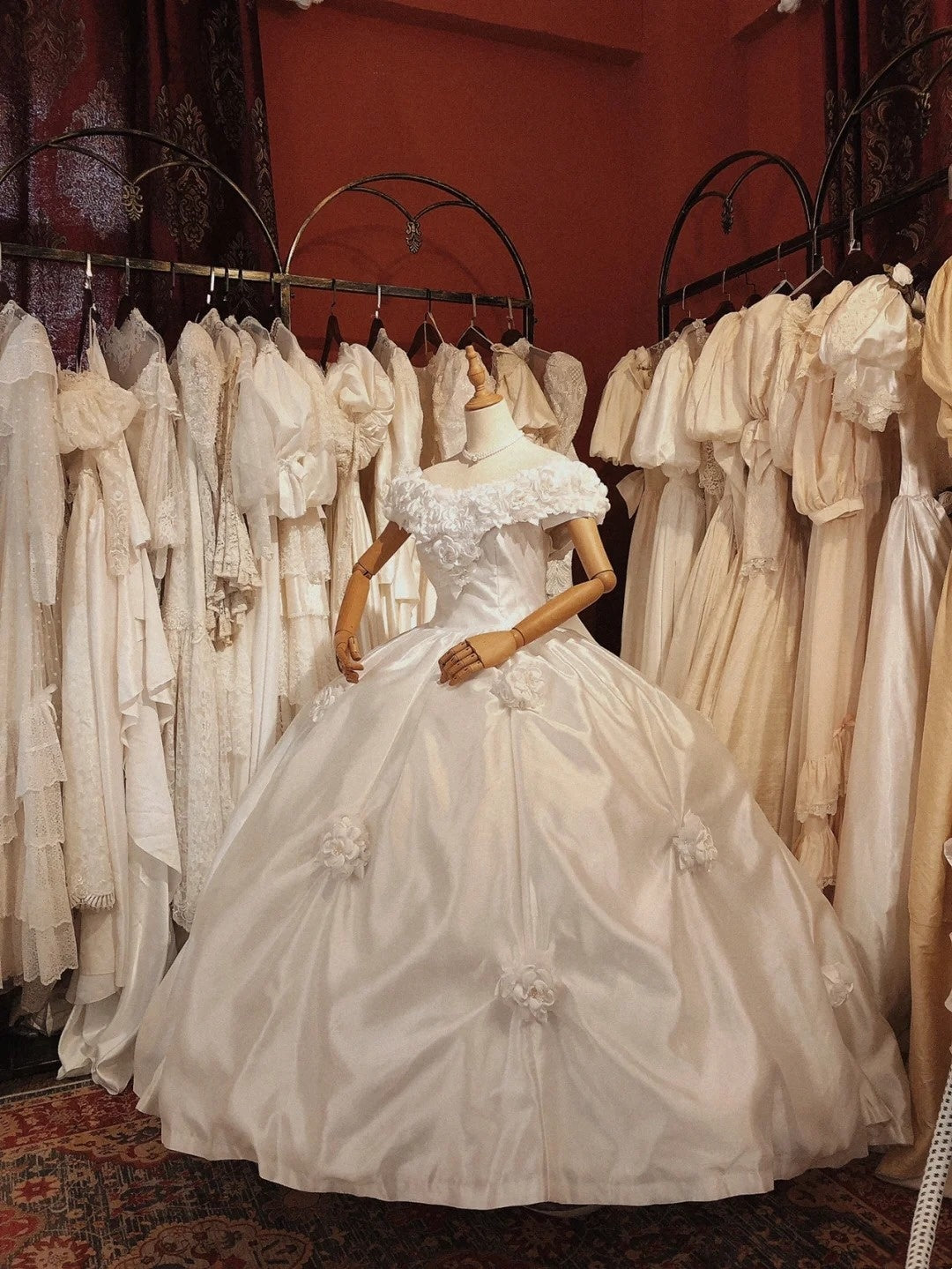 Elegant Wedding Dress Off Shoulder Floral Pleated Wedding Dress  D4390