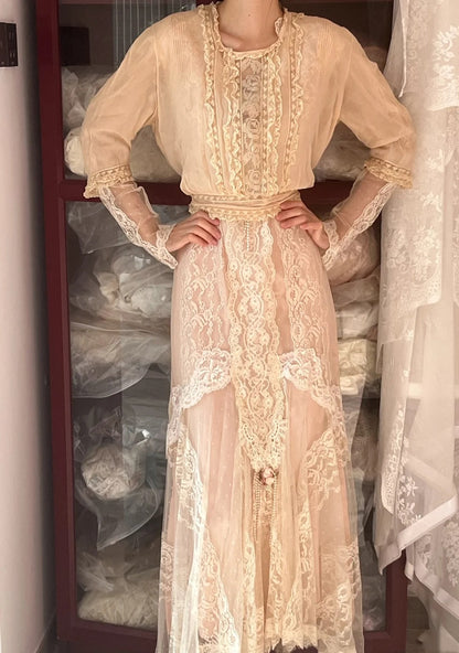 Vintage Wedding Dress Crew Neck Long Sleeves Lcae Pleated Wedding Dress  D4443