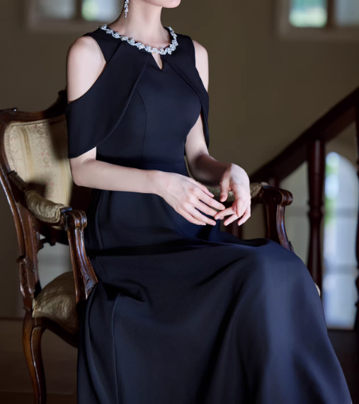 MInimalist Prom Dress Black Crew Neck Gala Dress Evening Dress Formal Dress  D4512