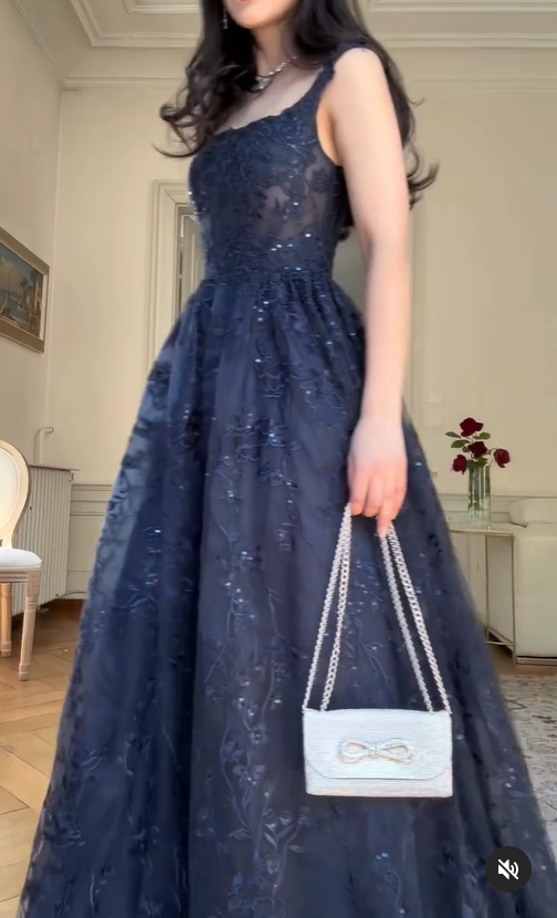 Robe de soirée longue en dentelle bleu marine à bretelles trapèze MD7844