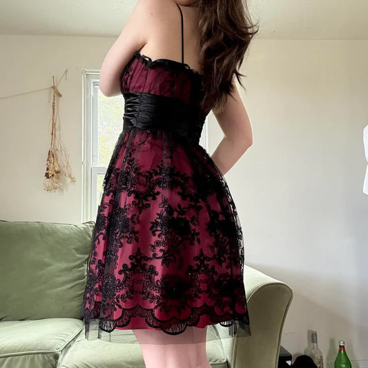 Retro Burgundy Spaghetti Strap Applique Sequin Design A-line Chiffon Satin Party Dress Homecoming Dress D1574