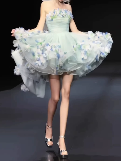Charming Homecoming Dress Strapless Lace Applique Pleated Short Prom Dress Back to School Outfits Party Dress  D6017