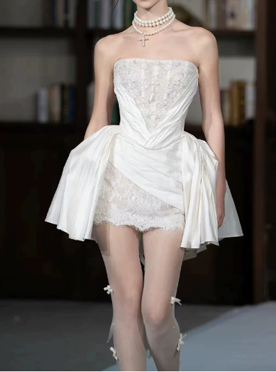 Charming Homecoming Dress Strapless Lace Applique Short Prom Dress Back to School Outfits Party Dress  D6022