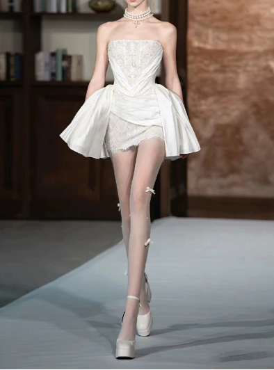 Charming Homecoming Dress Strapless Lace Applique Short Prom Dress Back to School Outfits Party Dress  D6022