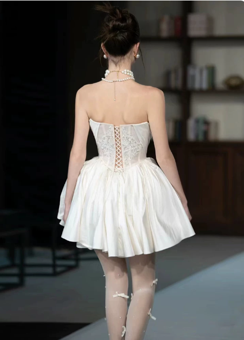Charming Homecoming Dress Strapless Lace Applique Short Prom Dress Back to School Outfits Party Dress  D6022