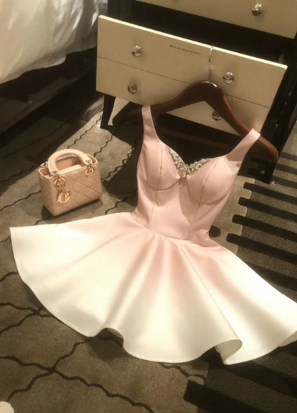 Elegant Homecoming Dress Spaghetti Strap Rinestone Pleated Short Prom Dress Back to School Outfits Party Dress  D6059