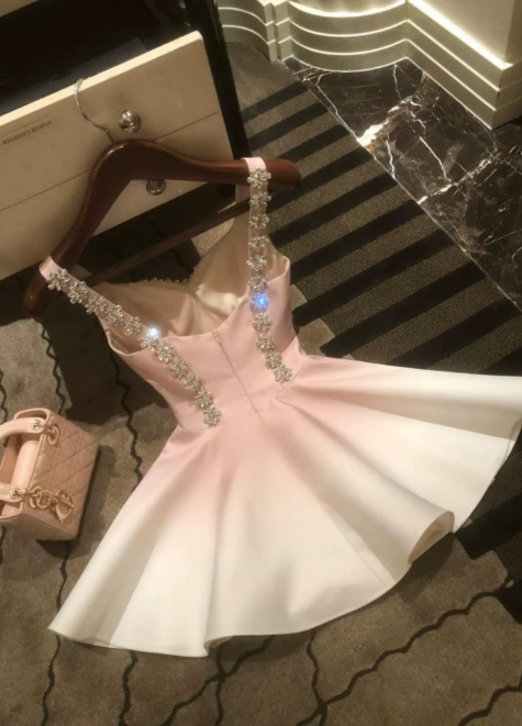 Elegant Homecoming Dress Spaghetti Strap Rinestone Pleated Short Prom Dress Back to School Outfits Party Dress  D6059