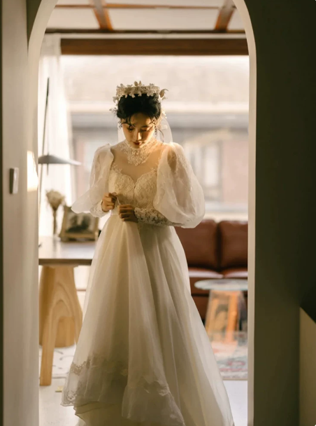 Elegant Wedding Dress High Collar Applique Lace Tulle Wedding Dress D7278