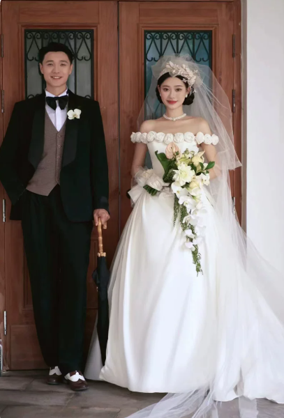 Elegant Wedding Dress Off the Shoulder Pleated Bowknot Flower Wedding Dress D7298