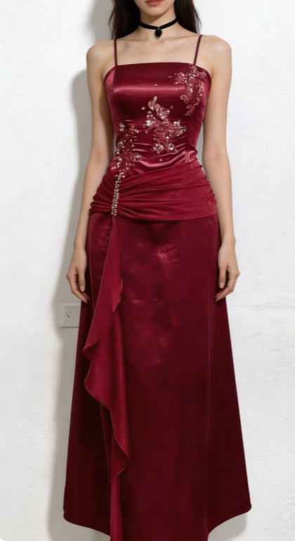 Robe de soirée longue rouge vin à fines bretelles et appliques, D220