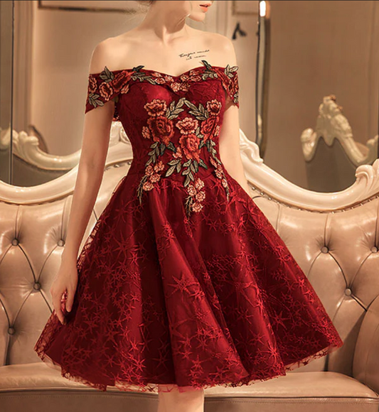 Vintage Burgundy Floral Applique Off-the-shoulder Design A-line Tulle Party Dress Homecoming Dress D1539