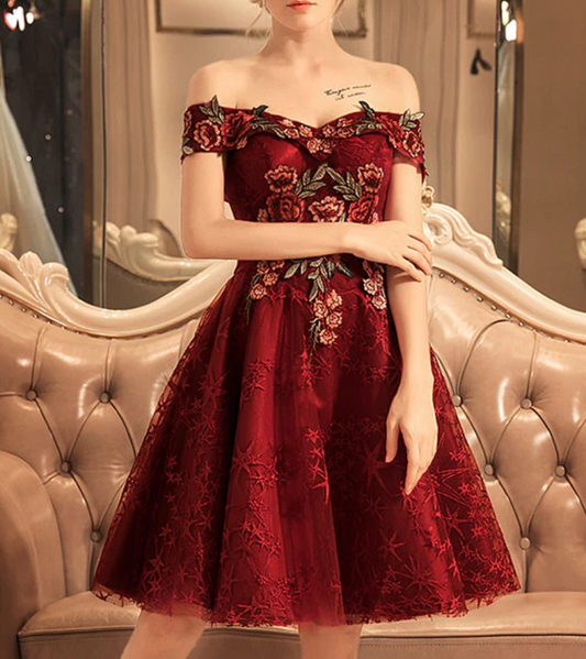 Vintage Burgundy Floral Applique Off-the-shoulder Design A-line Tulle Party Dress Homecoming Dress D1539