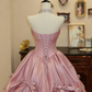 Atemberaubendes hellblaues Abendkleid aus plissiertem Tüll mit V-Ausschnitt, ideal für Quinceañera und Ball (Modell D4654)