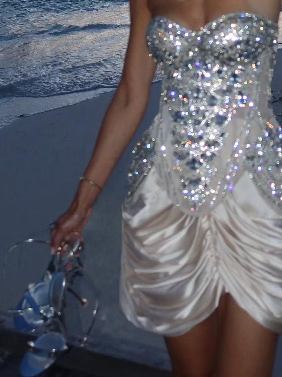 Romantic White Satin Strapless Sweetheart Short Prom Dress Homecoming Dress with Rhinstone D7975