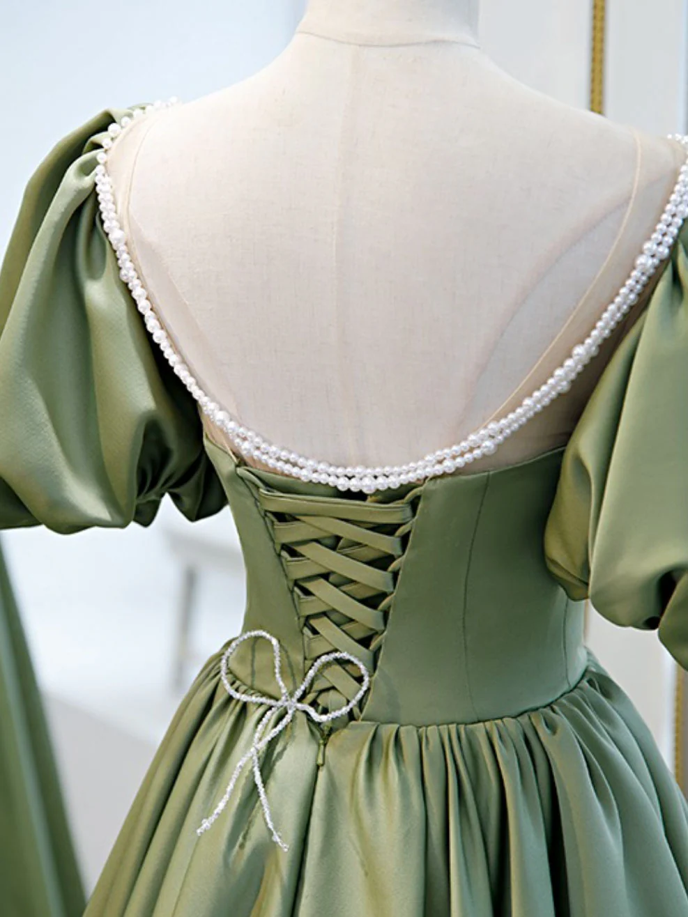 Retro Green Sweetheart Short-sleeved Lace-up Design A-line Satin Party Dress Homecoming Dress D1558