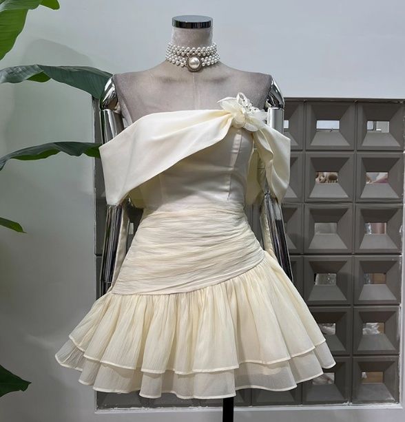 Beautiful Homecoming Dress Strapless Pleated Flower Back to School Outfits Party Dress D7286