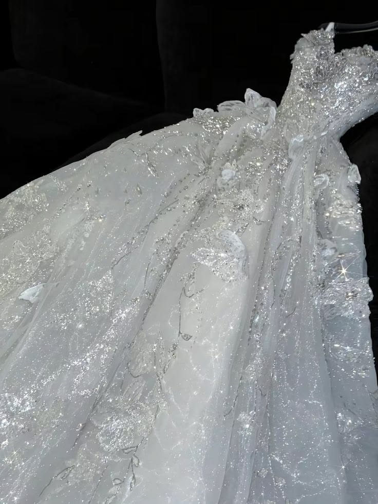 Elegant Wedding Dress Sweetheart Pleated Rinestone Sequins Wedding Dress D7237