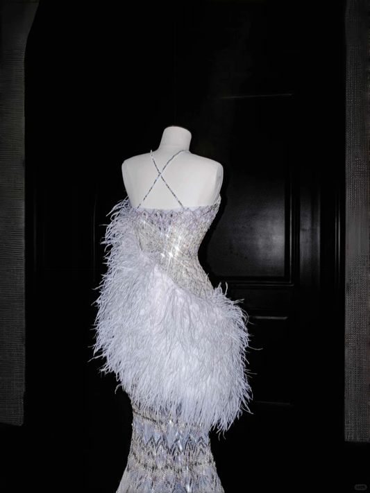 Atemberaubendes langes Abendkleid im Meerjungfrau-Stil mit gekreuzten Trägern und Perlenbesatz, Geburtstags-Outfits, D807