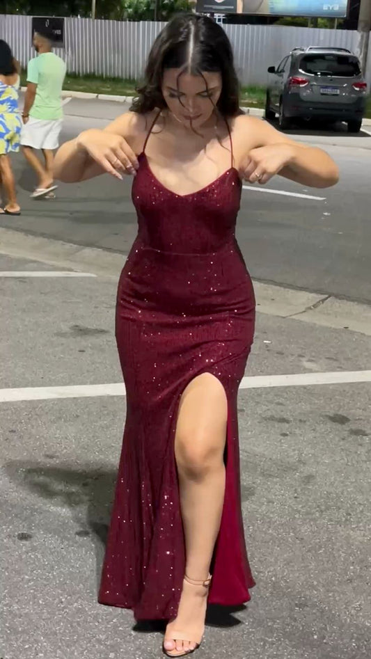 Robe de soirée fourreau longue bordeaux brillante à bretelles, D209