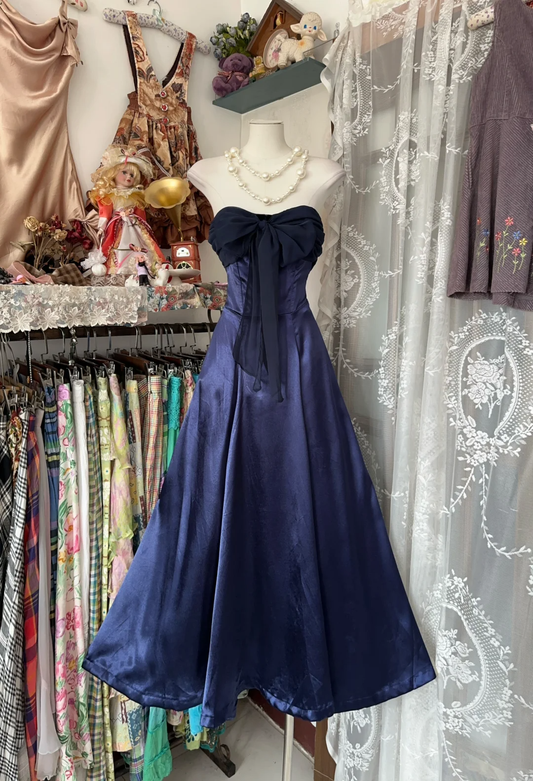 Robe de bal longue en satin bleu marine, coupe trapèze, sans bretelles, style vintage, tenue de soirée formelle, D326