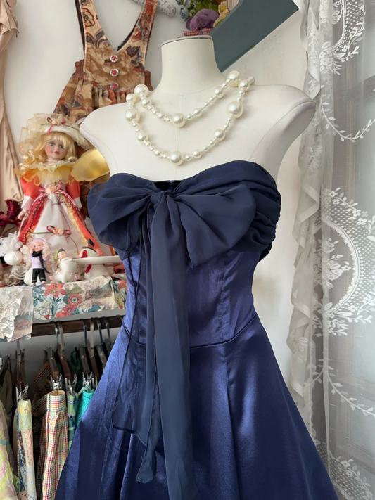 Robe de bal longue en satin bleu marine, coupe trapèze, sans bretelles, style vintage, tenue de soirée formelle, D326