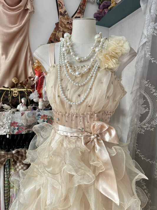 Robe de soirée longue vintage en organza à bretelles champagne et perles, D333
