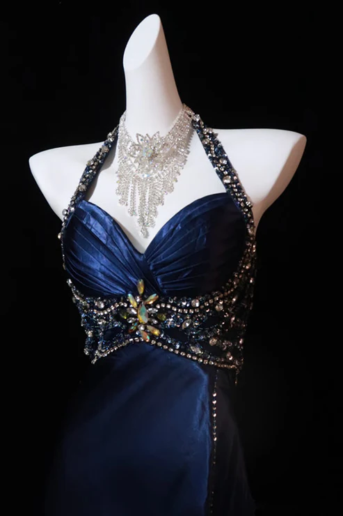 Marineblaues Neckholder-A-Linien-Ballkleid aus Satin mit Perlenbesatz, Vintage-Abendkleid, D598