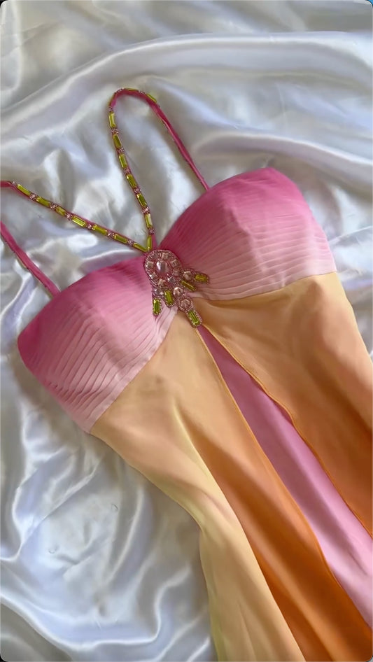 Robe de soirée longue en mousseline de soie colorée à bretelles spaghetti et perles, D892