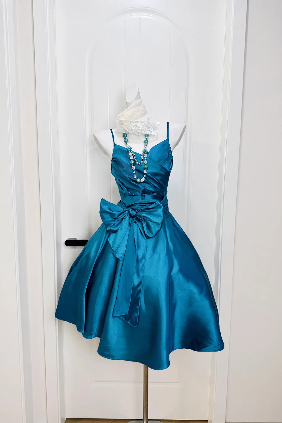 Shiny Homecoming Dress Spaghetti Straps Bowknot Short Prom Dress Back to School Outfits Party Dress  D6018