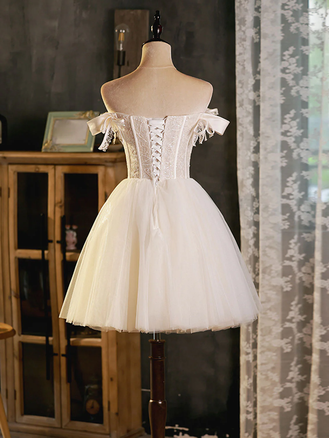 Vintage White Lace Off-the-shoulder Design A-line Tulle Party Dress Homecoming Dress D1552