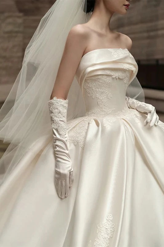 Elegant Wedding Dress Strapless Pleated Applique Ball Gown Wedding Dress  D7233