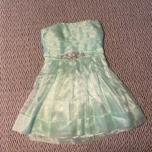 Stunning Homecoming Dress Strapless Rinestone Tulle A-Line Back to School Outfits Party Dress D7926