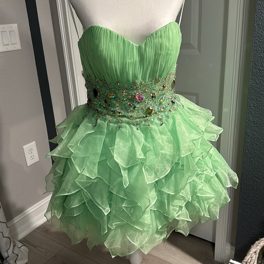 Stunning Homecoming Dress Sweetheart Rinestone Beaded Tulle Cascade A-Line Back to School Outfits Party Dress D7931