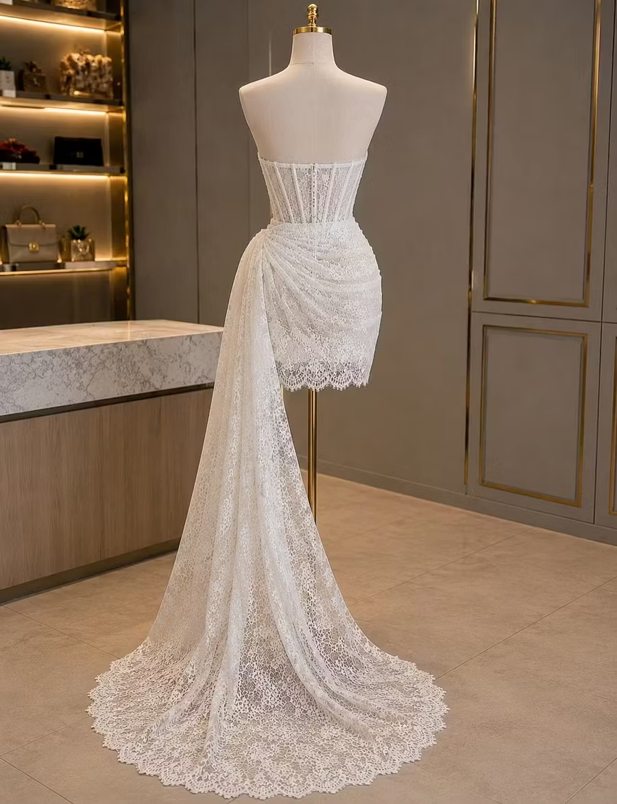 Charming White Lace Strapless Sweetheart Sleeveless Short Homecoming Dress with Train D7974