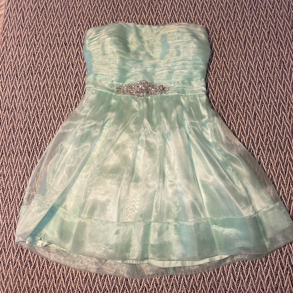 Stunning Homecoming Dress Strapless Rinestone Tulle A-Line Back to School Outfits Party Dress D7926