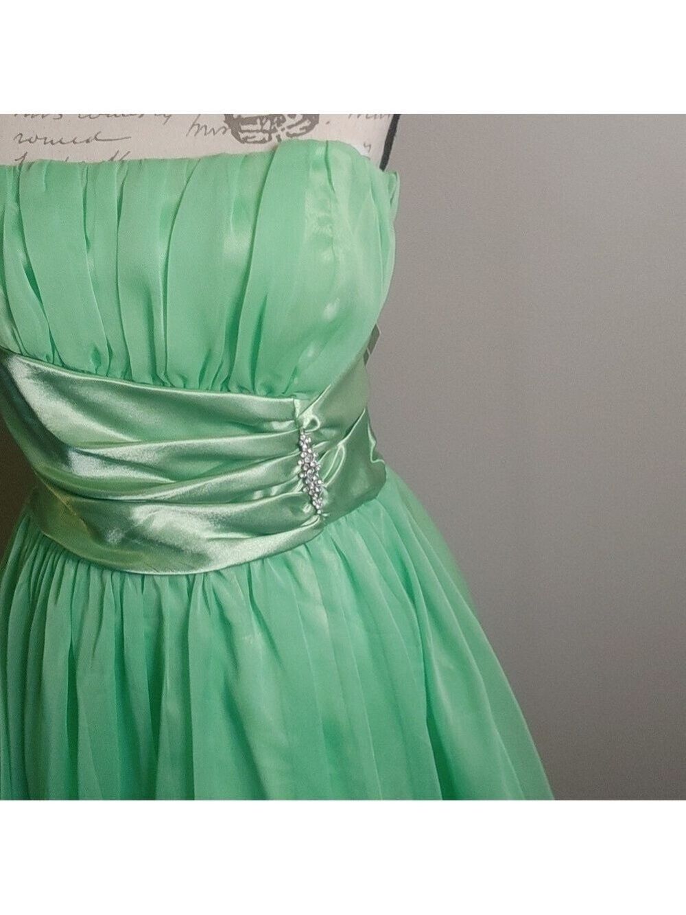 Stunning Homecoming Dress Sweetheart Rinestone Pleated Tulle A-Line Back to School Outfits Party Dress D7929
