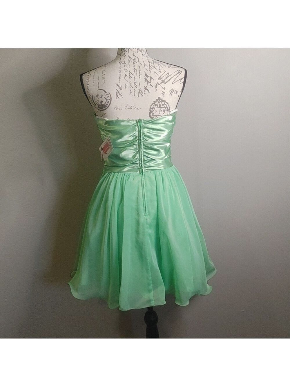 Stunning Homecoming Dress Sweetheart Rinestone Pleated Tulle A-Line Back to School Outfits Party Dress D7929