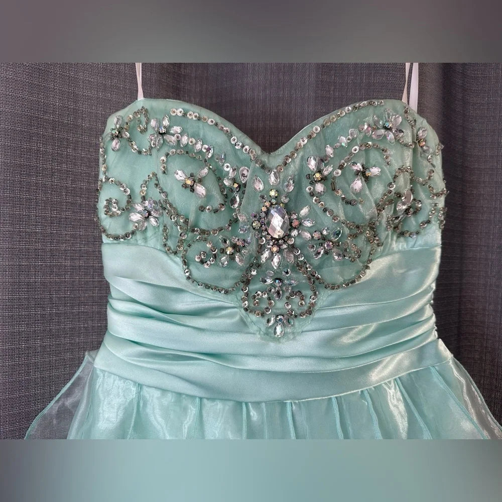 Stunning Homecoming Dress Sweetheart Rinestone Pleated Tulle A-Line Back to School Outfits Party Dress D7928