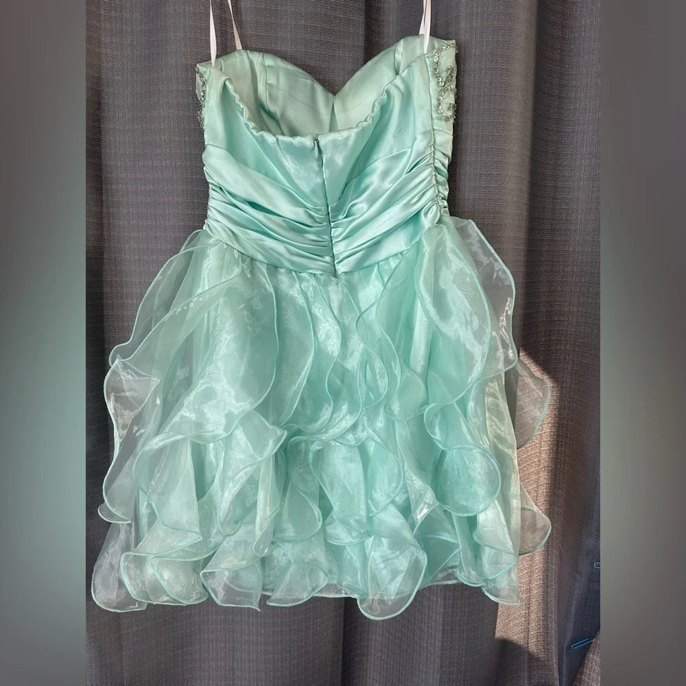 Stunning Homecoming Dress Sweetheart Rinestone Pleated Tulle A-Line Back to School Outfits Party Dress D7928