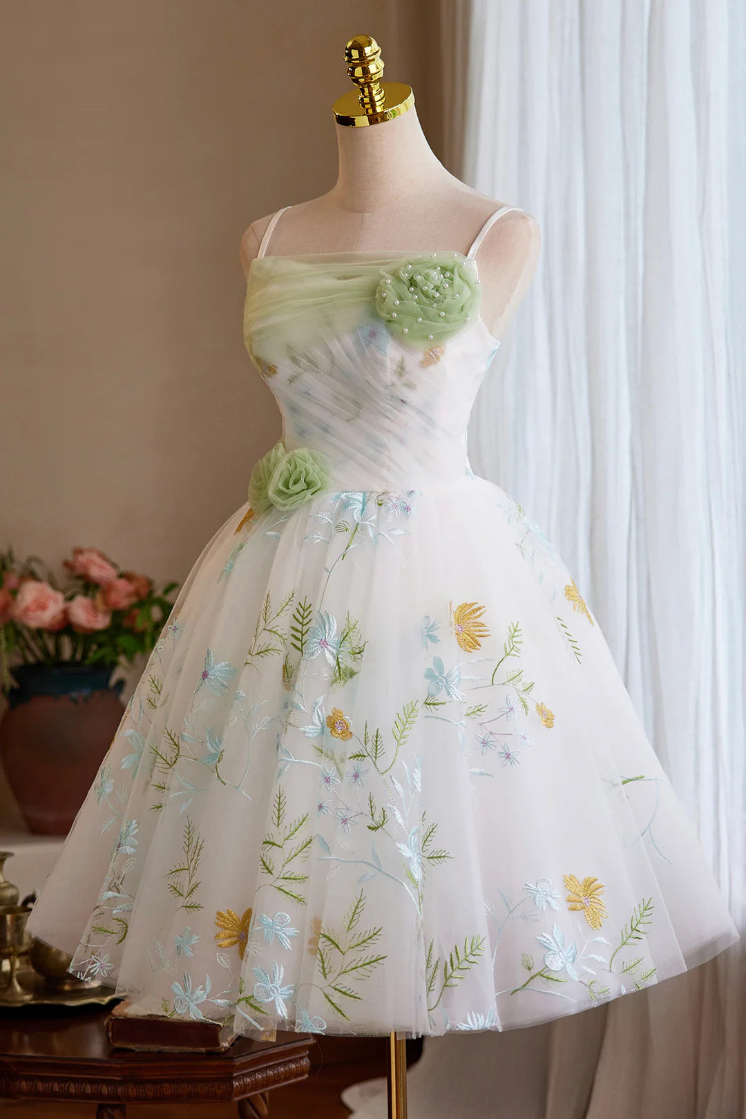 Chic Homecoming Dress Spaghetti Straps Floral Tulle Lace Embroidery  Short Prom Dress Back to School Outfits Party Dress  D6024