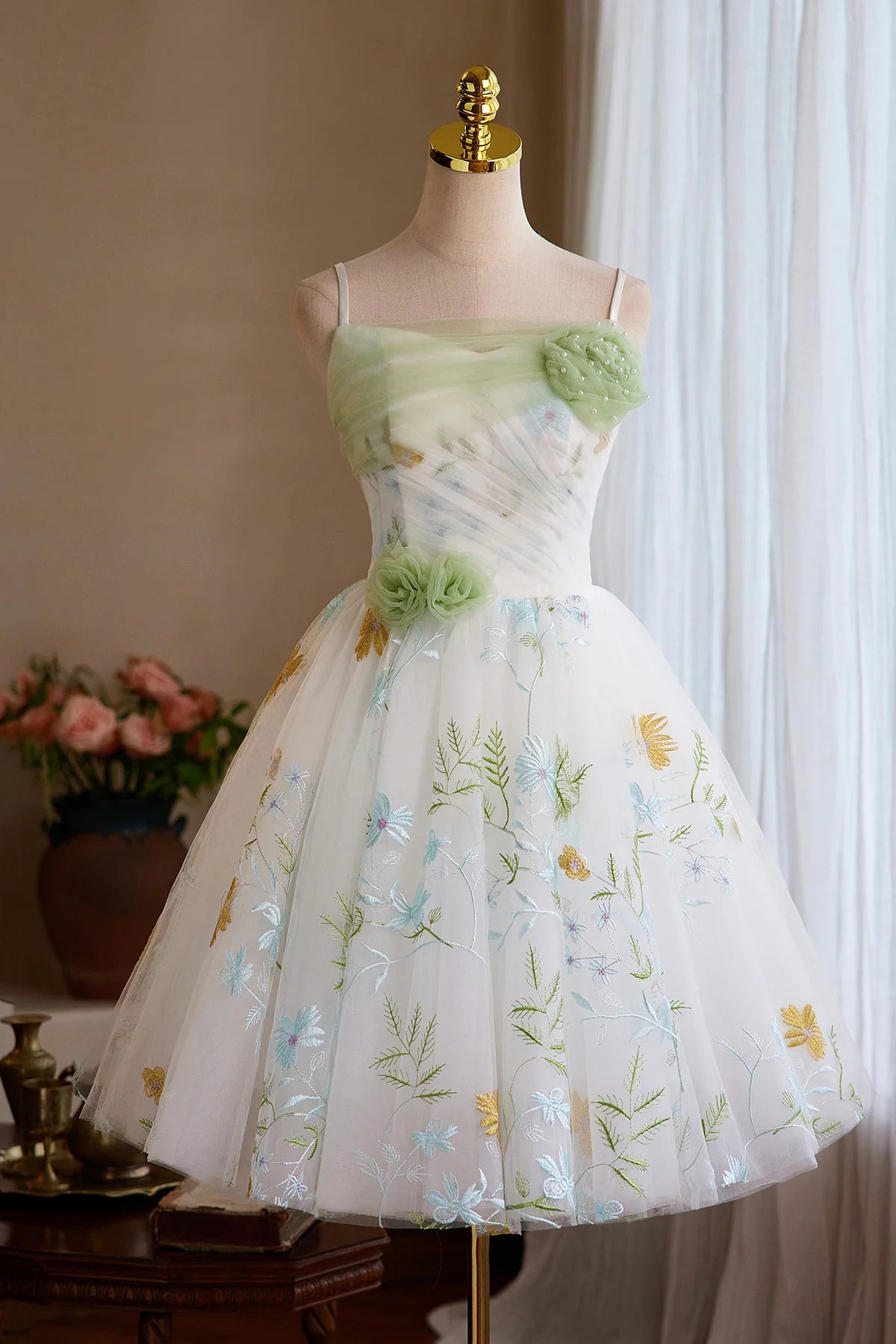 Chic Homecoming Dress Spaghetti Straps Floral Tulle Lace Embroidery  Short Prom Dress Back to School Outfits Party Dress  D6024