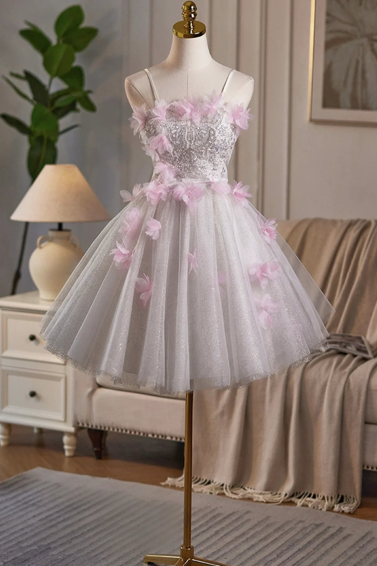 Chic Homecoming Dress Spaghetti Straps Tulle Lace Flower Applique Short Prom Dress Back to School Outfits Party Dress  D6025