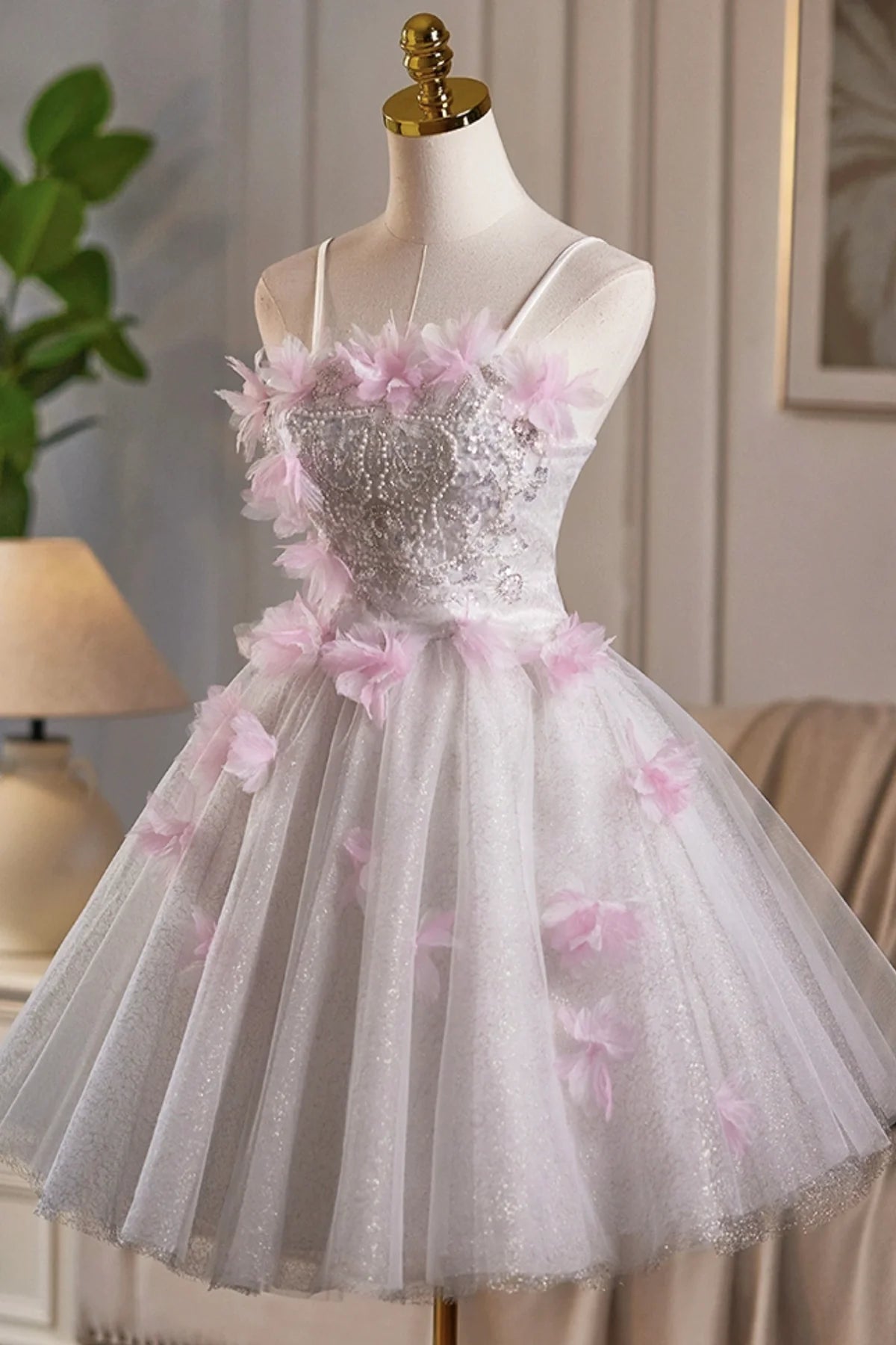 Chic Homecoming Dress Spaghetti Straps Tulle Lace Flower Applique Short Prom Dress Back to School Outfits Party Dress  D6025