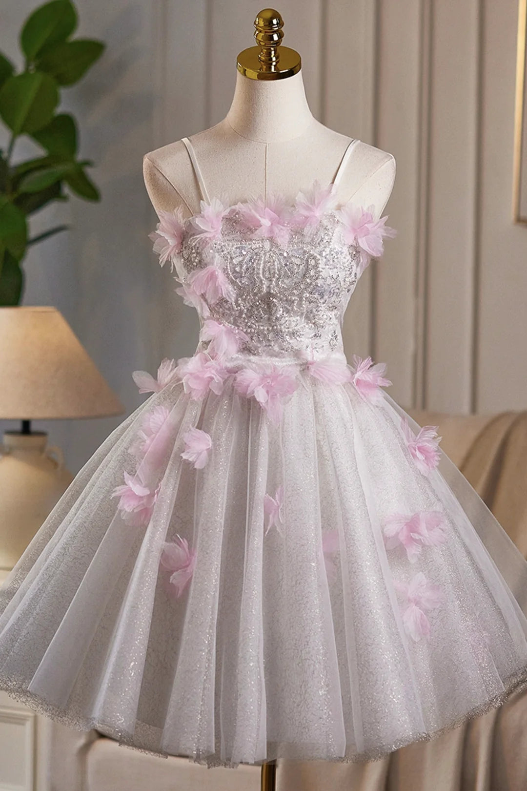 Chic Homecoming Dress Spaghetti Straps Tulle Lace Flower Applique Short Prom Dress Back to School Outfits Party Dress  D6025