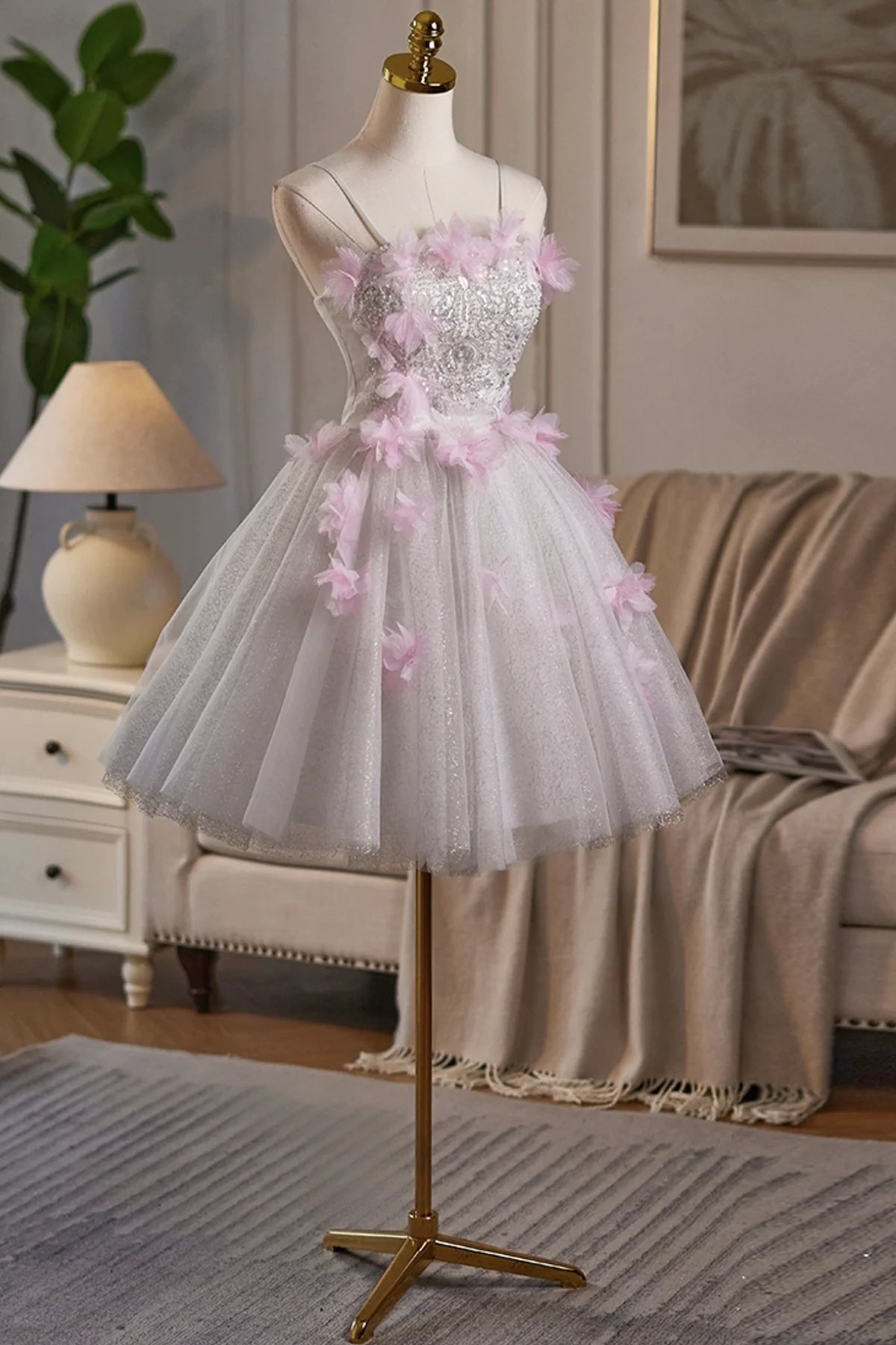 Chic Homecoming Dress Spaghetti Straps Tulle Lace Flower Applique Short Prom Dress Back to School Outfits Party Dress  D6025